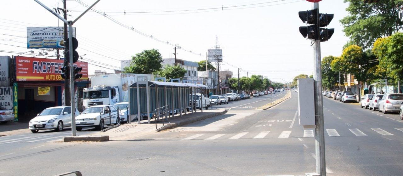 Táxis e ônibus escolar são autorizados a rodar em corredores exclusivos