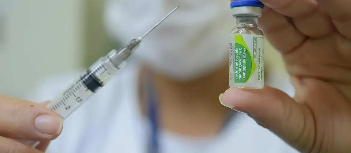 Nova vacina contra a meningite começa a ser aplicada nessa terça-feira (1º)