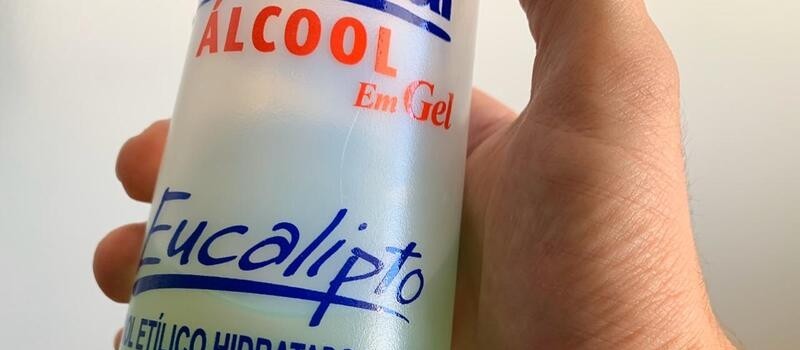Homem assalta supermercado para levar álcool em gel