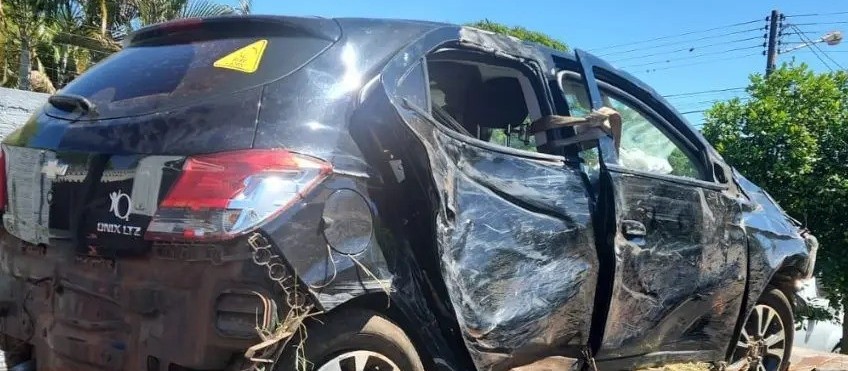Primos menores de idade são apreendidos depois de acidente com carro roubado
