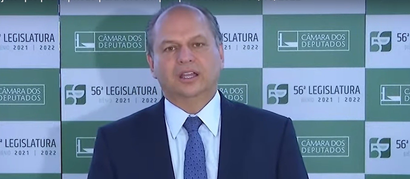 Ricardo Barros explica projeto que pune pesquisas eleitorais com erro