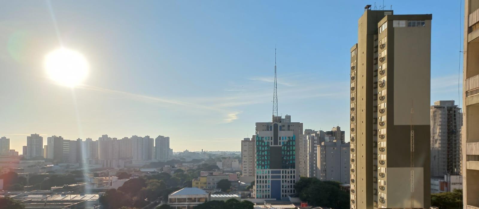 Terça-feira (6) de céu claro e máxima de 27 °C