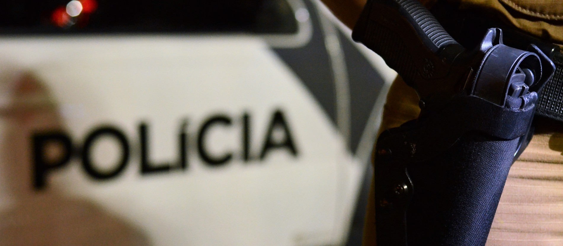 Jovem é baleado com cinco tiros em frente de casa, em Sarandi