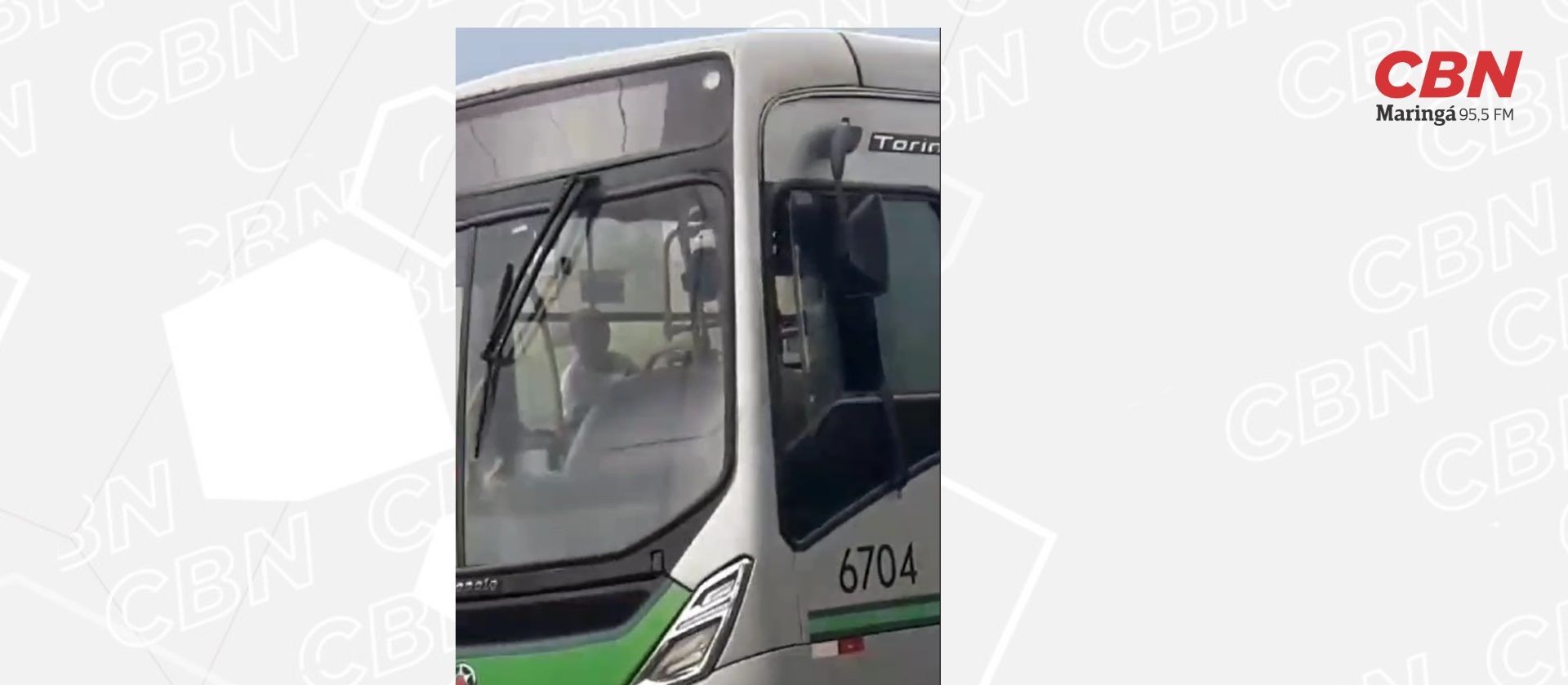 Empresa fala sobre motorista que deixou ônibus após bagunça de alunos