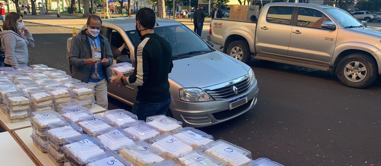 Fé e esperança por dias melhores na entrega do Bolo de Santo Antônio em Maringá