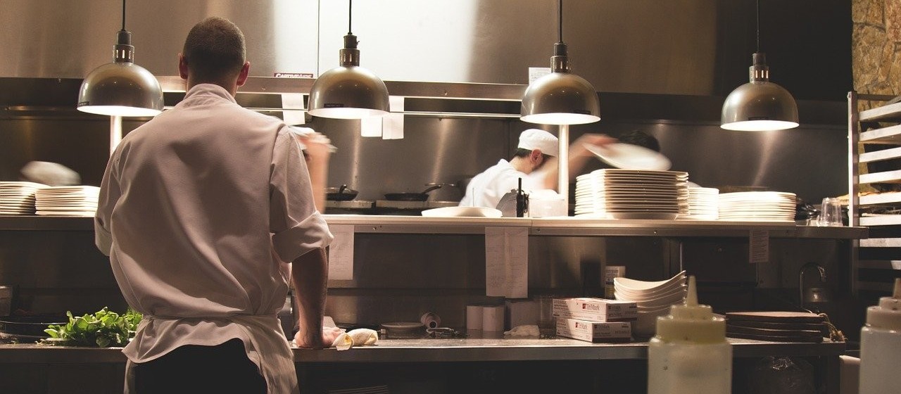 341 pessoas perderam o trabalho no setor gastronômico em Maringá