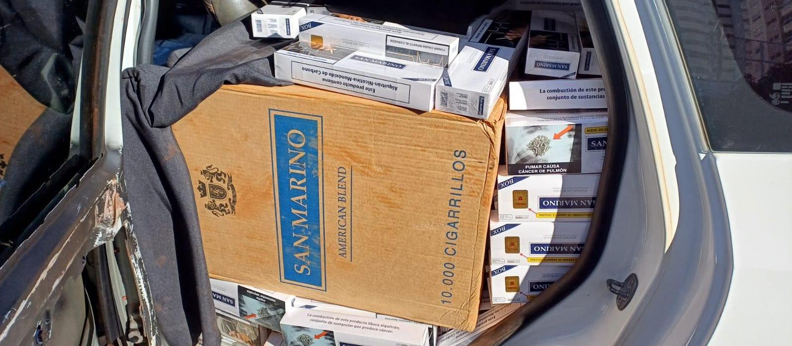Carro de passeio transportava cigarros e agrotóxicos