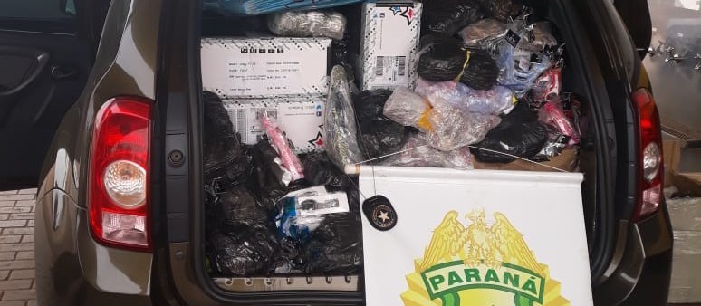 Mulher é presa ao oferecer dinheiro para liberar carro com mercadorias do Paraguai