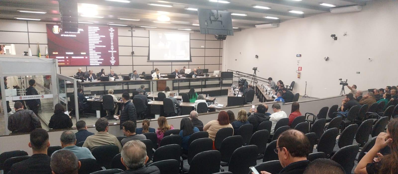 Projeto em regime de urgência aumenta cargos comissionados no Legislativo