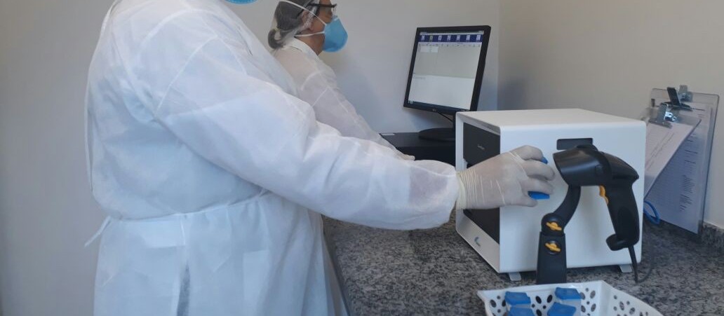 Novo equipamento reduz para 2h resultado de exame que demorava um dia