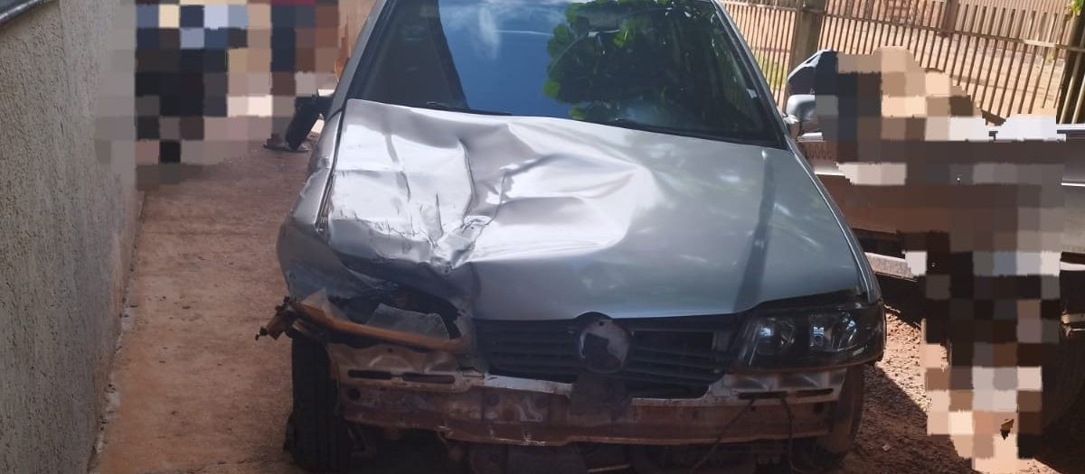 Motorista embriagado bate em carroça e mula pisoteia entregador de leite