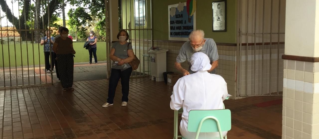 Começa a vacinação contra a gripe para idosos com 80 anos ou mais