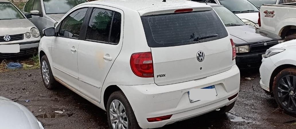Carro suspeito de ter sido usado em duplo homicídio é apreendido com homem armado, no Jardim Alvorada
