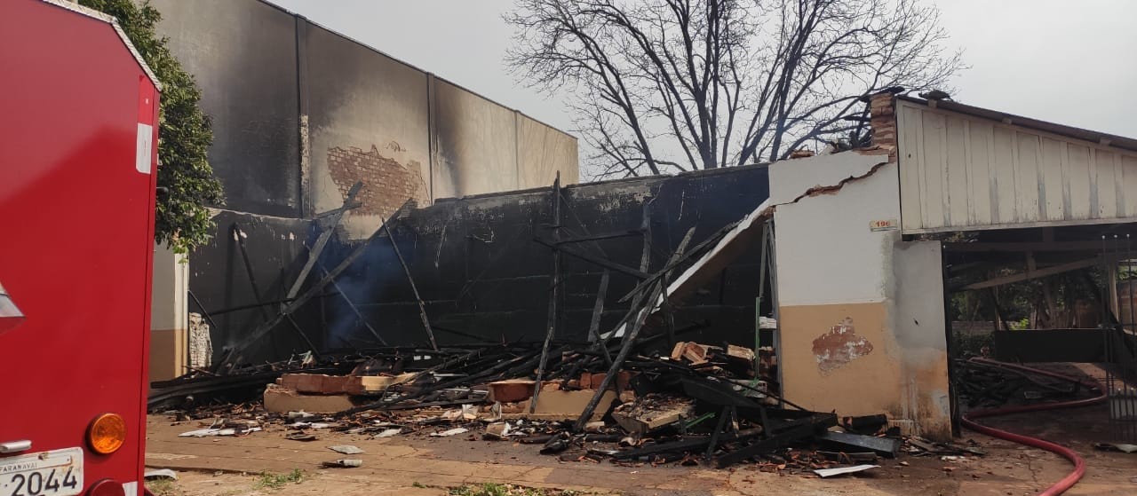 Mãe e dois filhos morrem queimados em incêndio