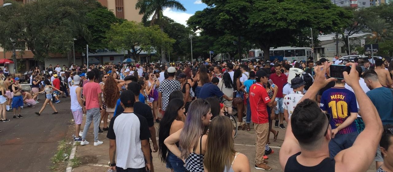 Mesmo sem prefeitura e bloco, foliões fazem a festa em Maringá