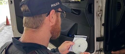 PRF verifica tacógrafos para conferir descanso de motoristas