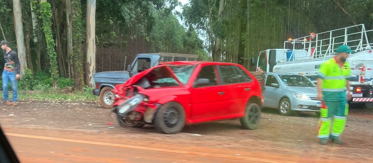 Trabalhadores rurais transportados em carroceria de caminhonete ficam feridos em acidente na BR-369