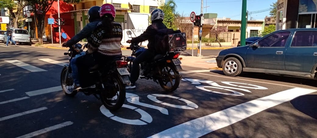 Apucarana implanta área exclusiva para motos no semáforo