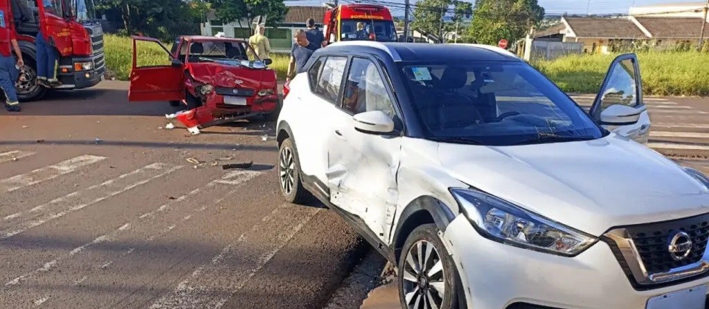 Acidente de trânsito deixa feridos em Maringá; adolescente conduzia carro