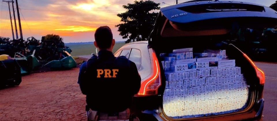 PRF apreende 270 mil maços de cigarros contrabandeados na BR-272