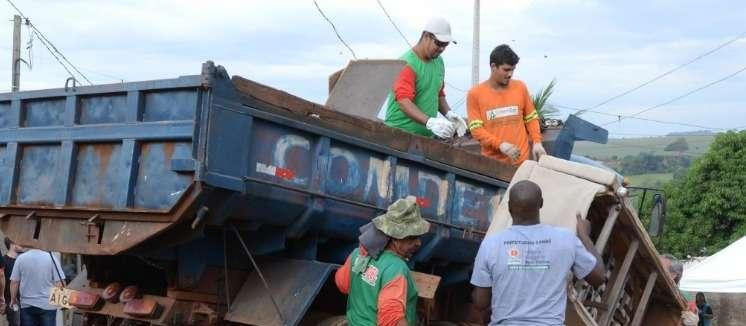 Cambé recolhe mais de 400 toneladas de lixo em mutirão contra a dengue