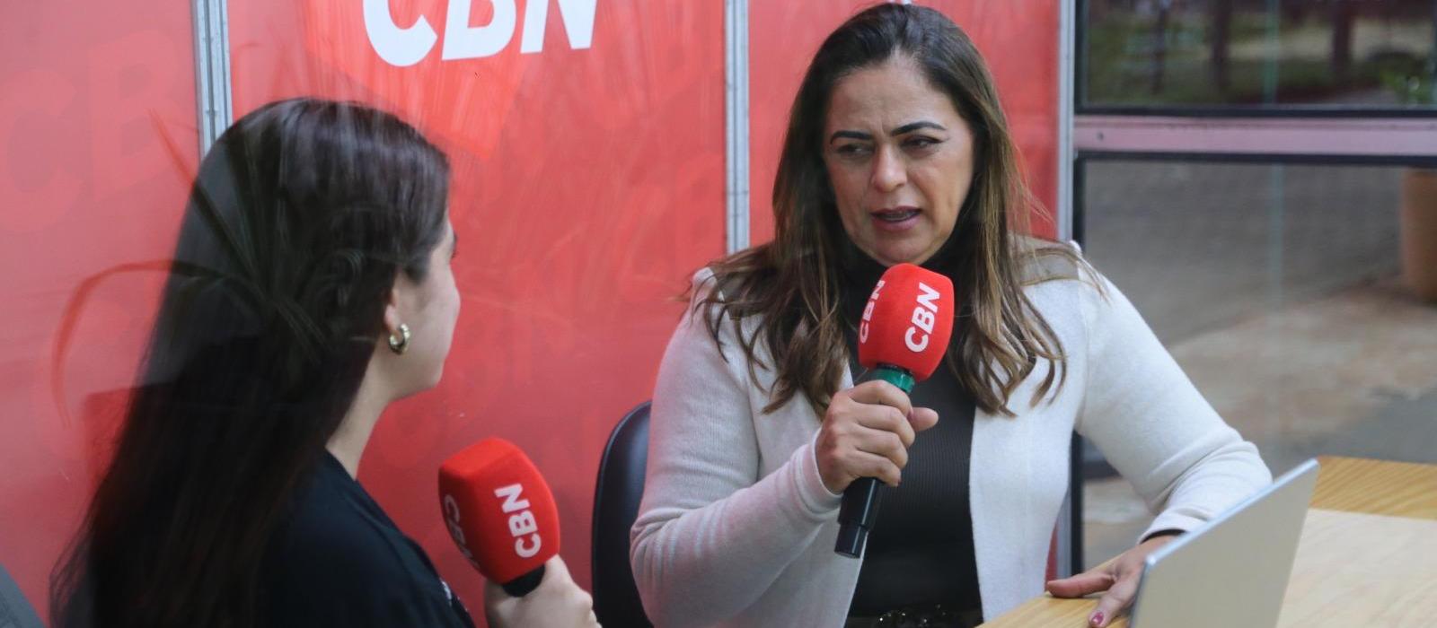 Mais diferentes raças continuam chegando para exposição na Feira