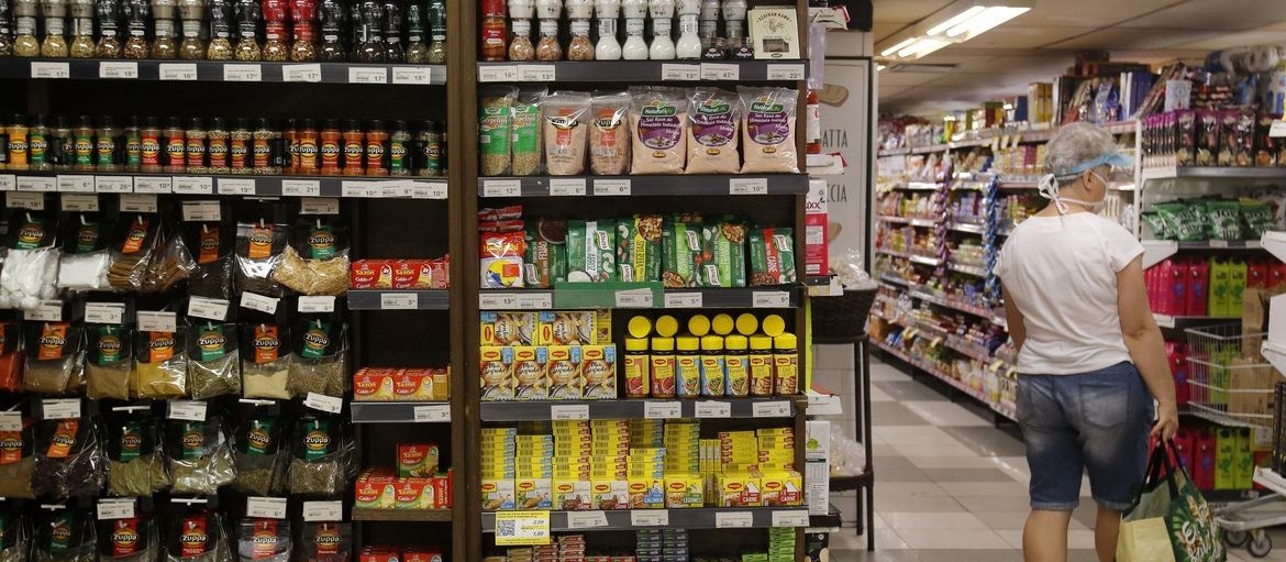 Nova lei sobre produtos vencidos impede que grupos ajam de má fé, diz Procon de Maringá 