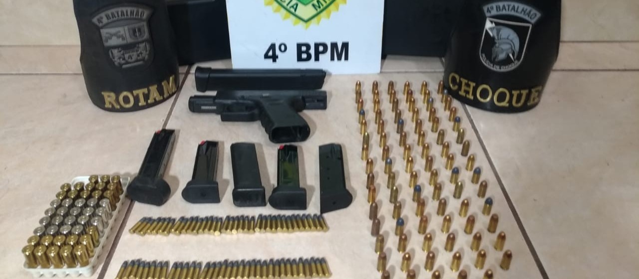 Idosa é detida após PM encontrar pistola e munições na casa dela