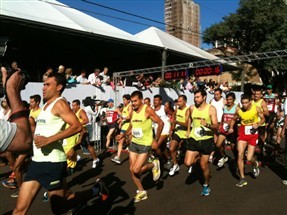 Dois atletas da Tanzânia venceram a Prova Rústica Tiradentes, nas categorias masculino e feminino