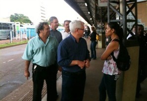 Vereadores de Maringá visitam o terminal urbano para ouvir os usuários