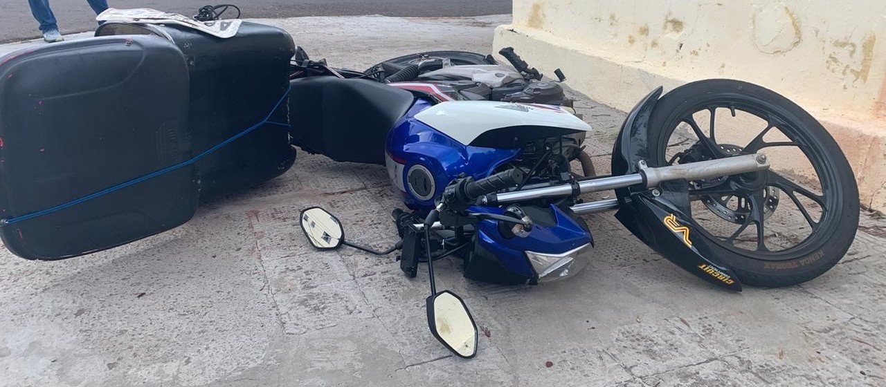 Motociclista fica ferido ao ser atingido por carro na Zona 7