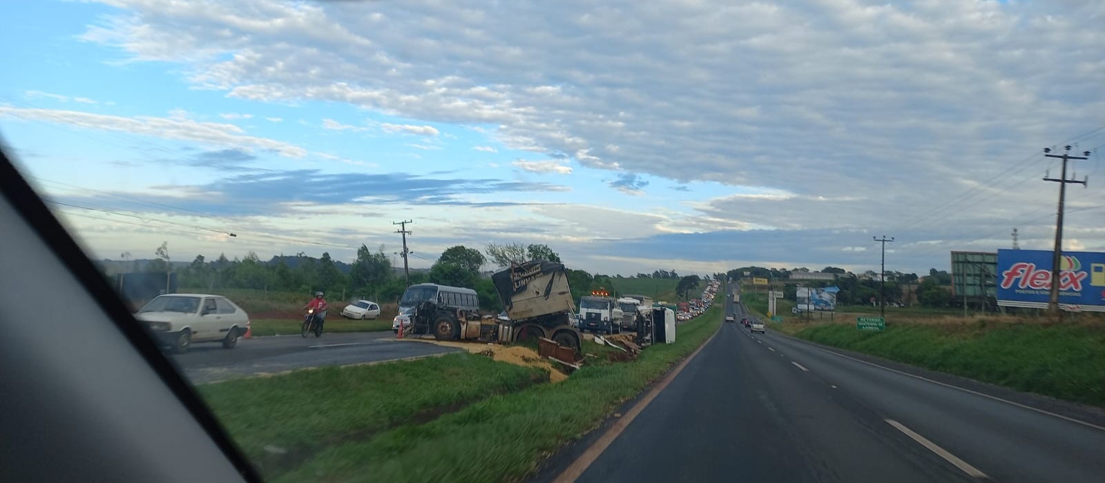 Trânsito em trecho da BR-376 está totalmente liberado