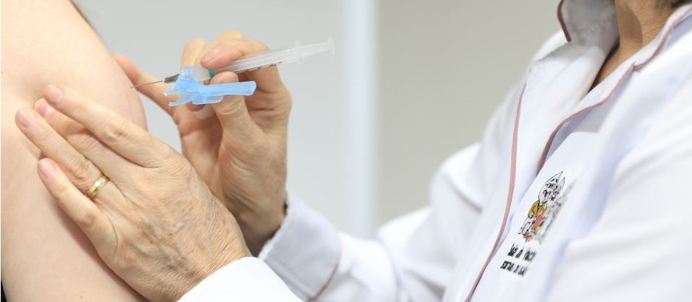 Maringá vai aplicar 3ª dose de vacina em idosos e transplantados