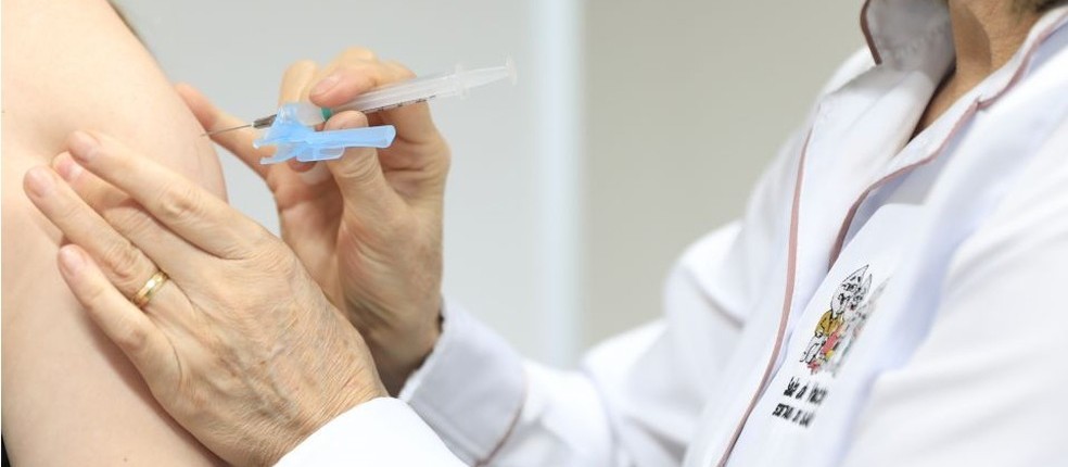 Maringá vai aplicar 3ª dose de vacina em idosos e transplantados