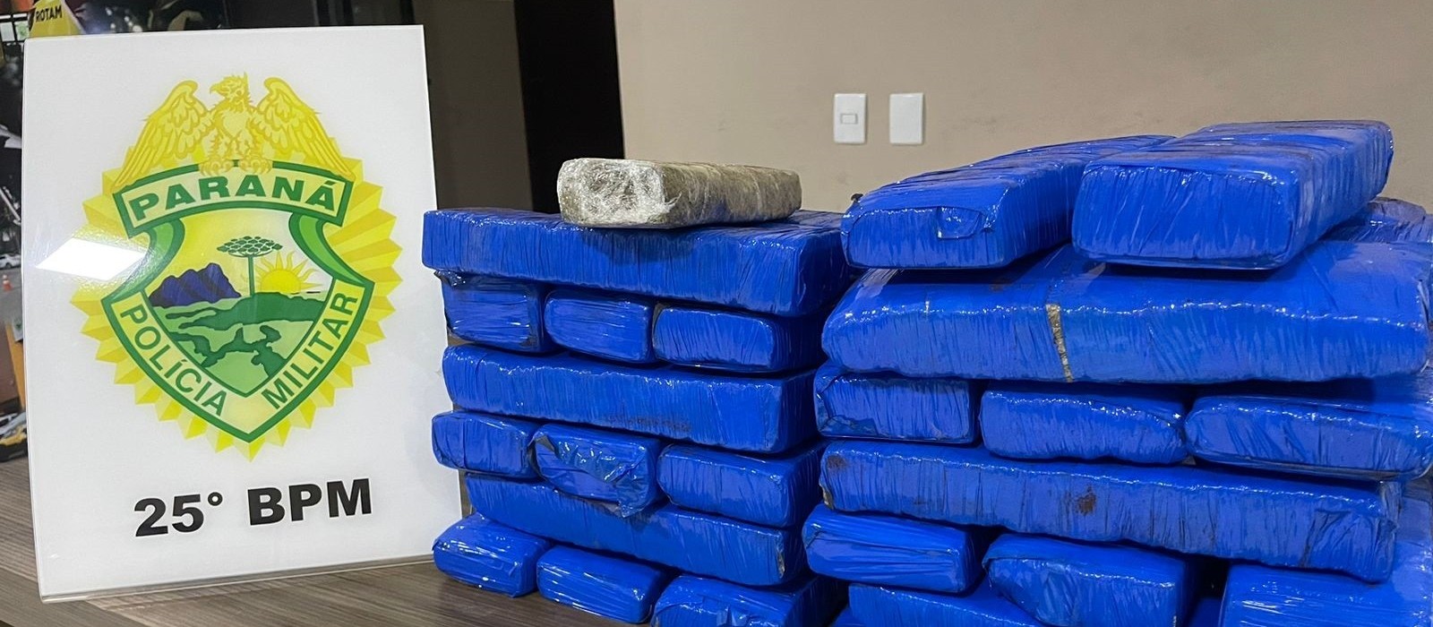 Passageira de ônibus é presa por transportar 35 tabletes de maconha
