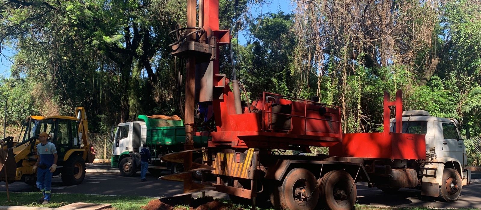 Maringá instala 2 poços para testar soluções para drenagem no entorno do Parque do Ingá