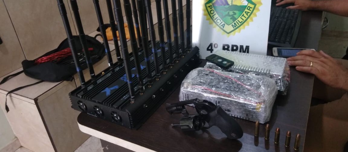 PM apreende objetos na casa de irmã de preso