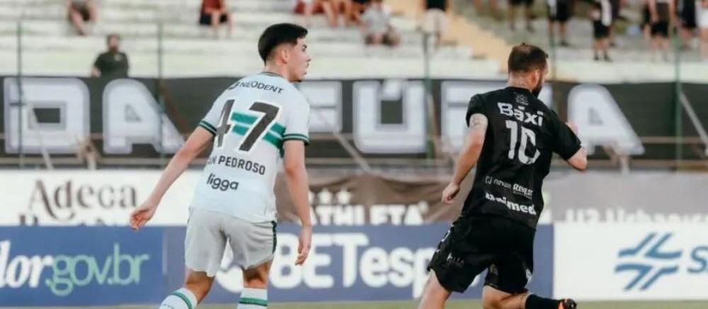 Galo Maringá é derrotado pelo Coritiba e vê risco de rebaixamento 