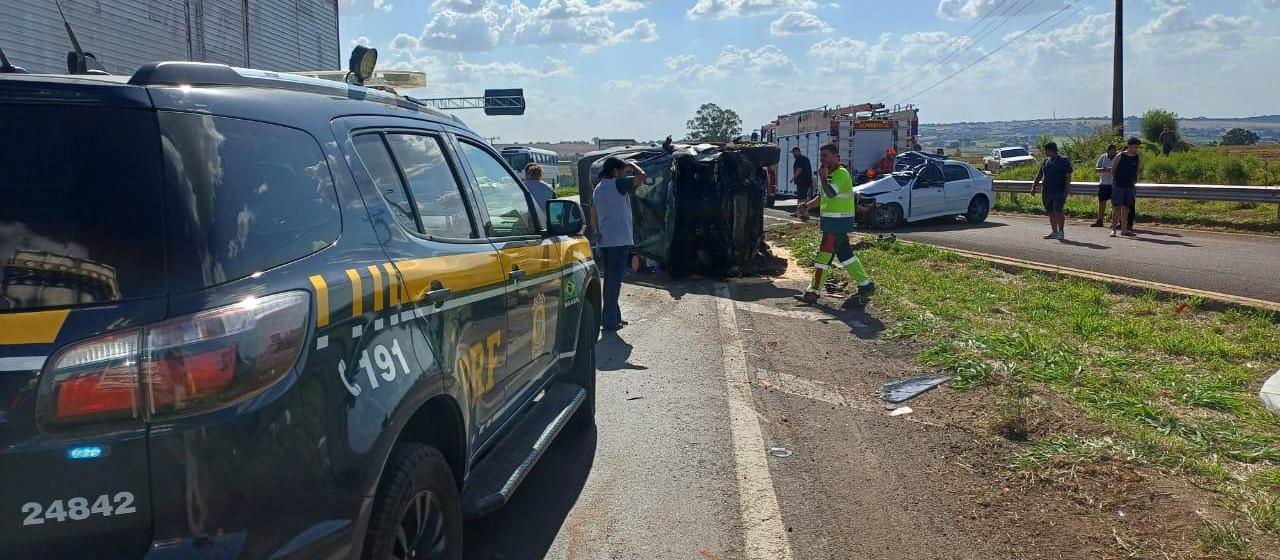 Motorista morre em acidente durante manobra de retorno na BR-376