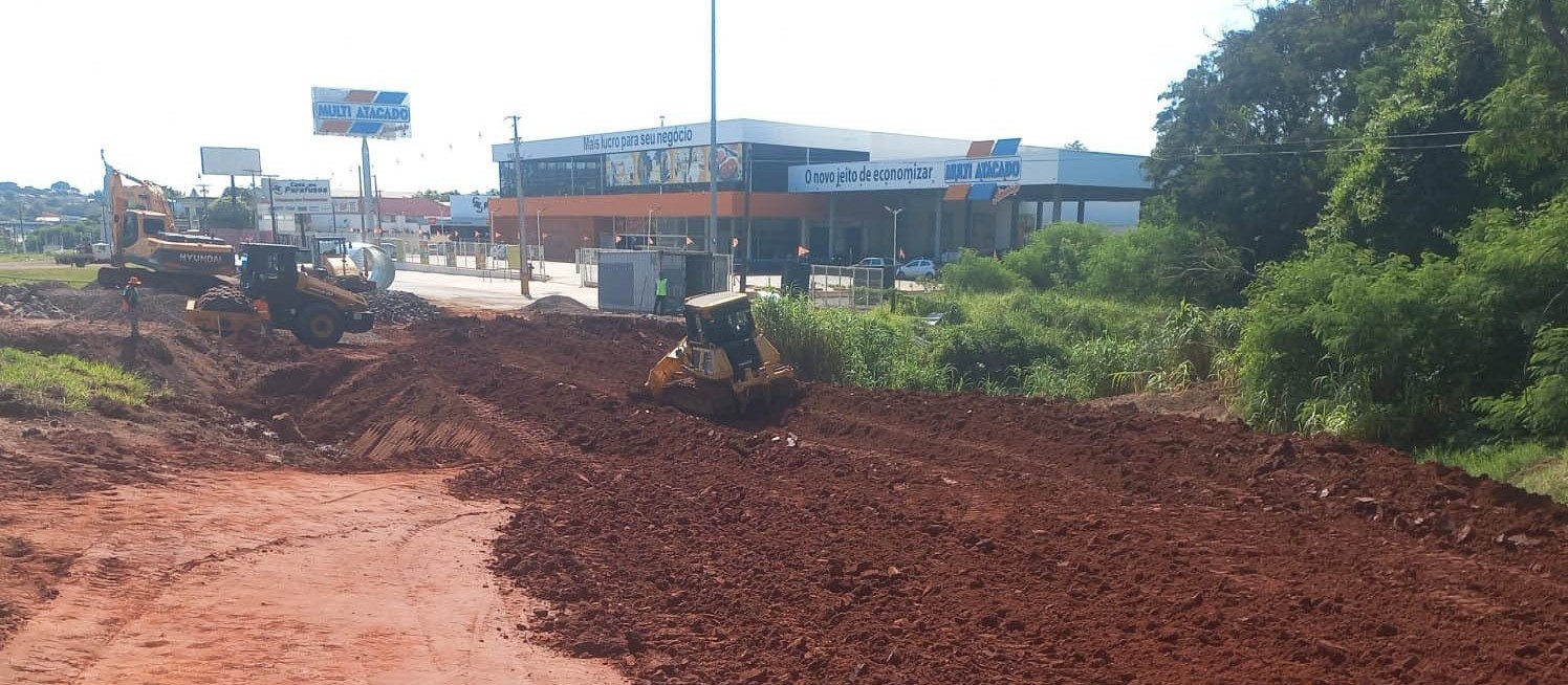 Obra na PR-323 em Umuarama segue e trânsito flui em desvio