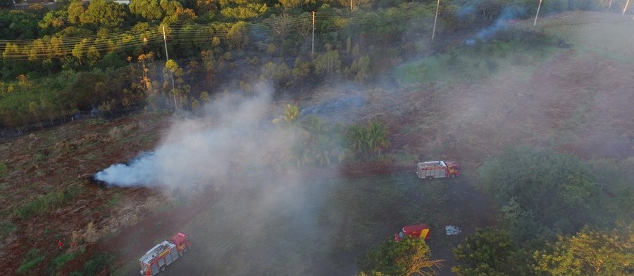 Em Maringá, incêndio destrói 15 mil m² de vegetação