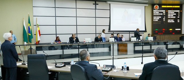 Vereadores aprovam projeto que suspende impostos por 90 dias