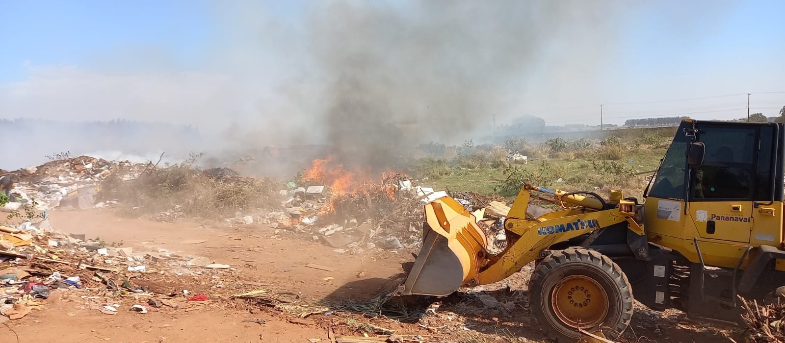 Bombeiros controlam incêndio no Buracão da Vila Operária, em Paranavaí