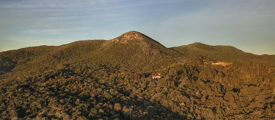 Buscas por monomotor que desapareceu na Serra do Mar continuam