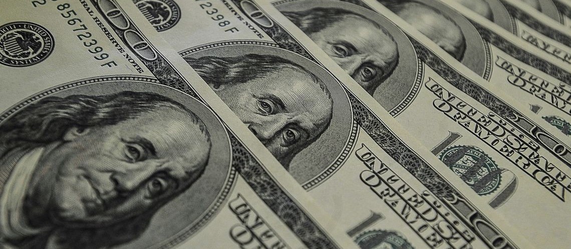 Dólar tem terceira alta consecutiva com atenções ao cenário internacional