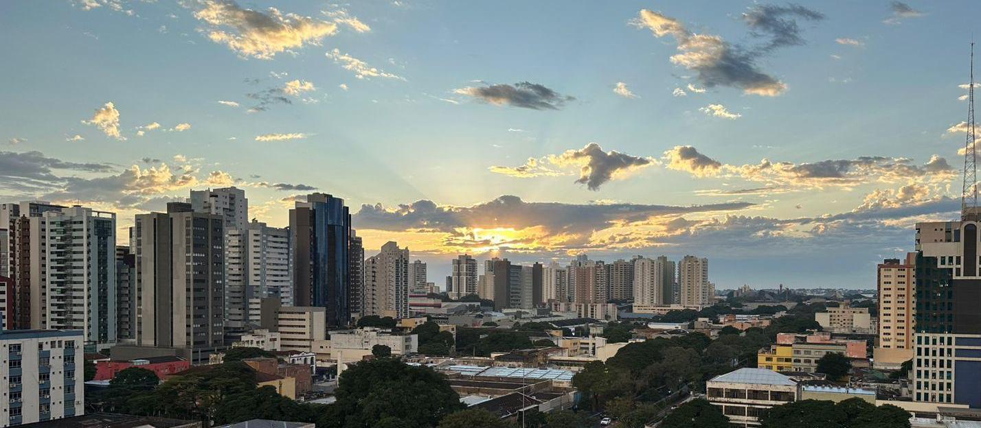 Tempo firme e temperaturas amenas marcam o início da semana