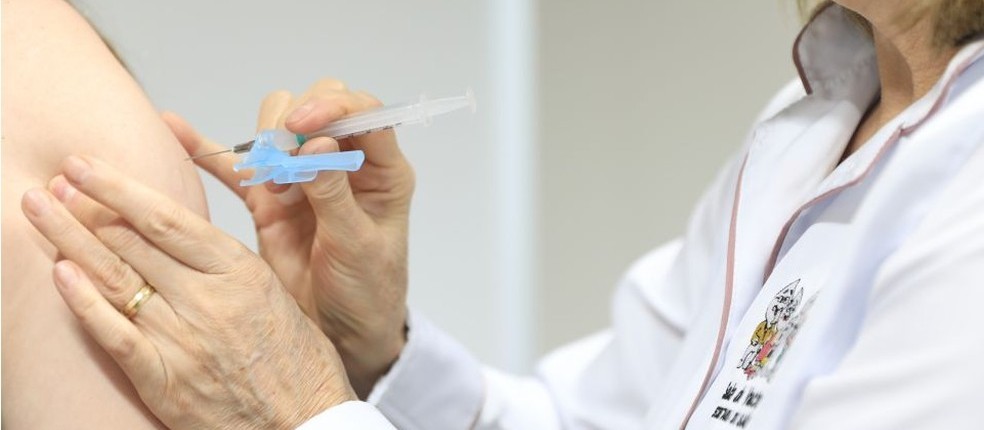 Maringá recebe 15 mil doses e começa a vacinar adolescentes de 12 a 17 anos de grupos prioritários