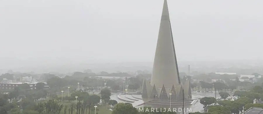 Tempo muda e Maringá registra chuva neste domingo