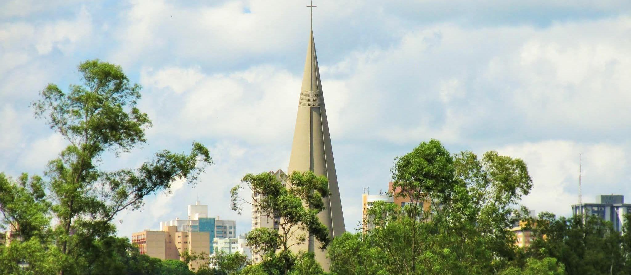 Maringá tem dia nublado, chance de chuva e calor de 32° C
