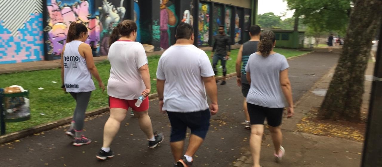 Grupo realiza caminhada contra obesidades